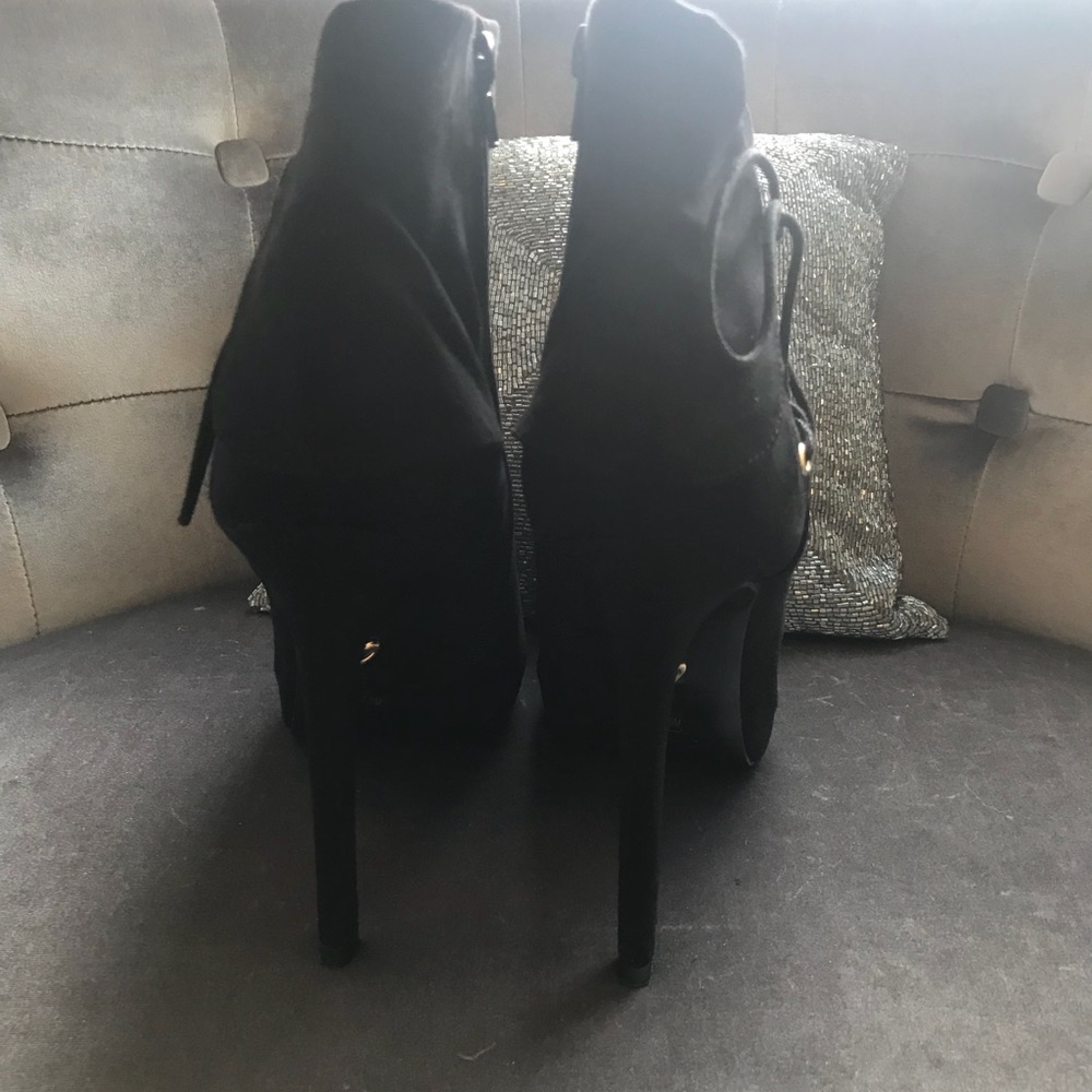 Shoes - Picture 6 of 7